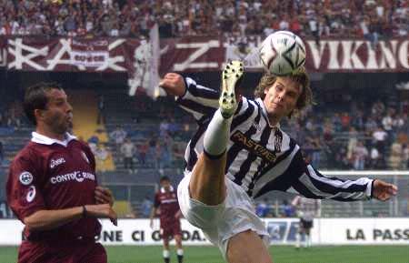 萨尼亚：孔帕尼对曼城有深厚感情，他是瓜迪奥拉接班人