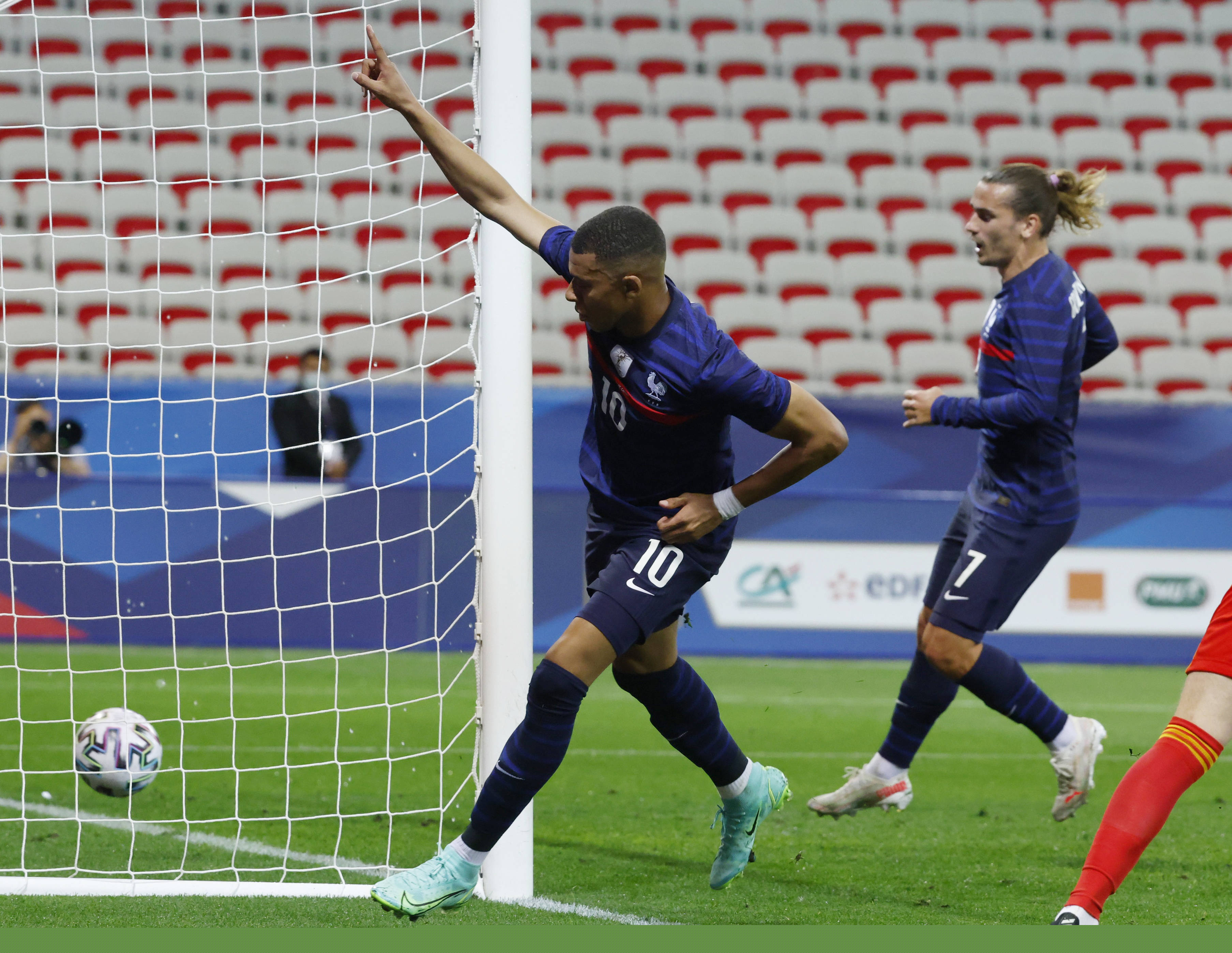 埃贝尔：我们在定位球上丢了太多球，对阵阿森纳必须保持警觉