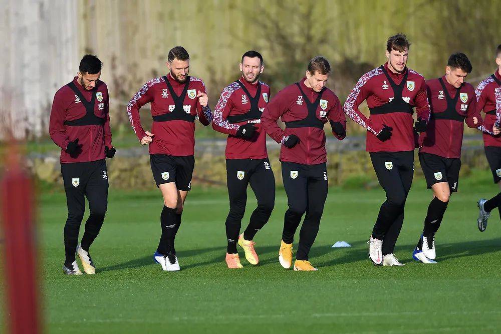 布斯克茨和阿尔巴将在赛季结束退役，穆勒：我向他们脱帽致敬