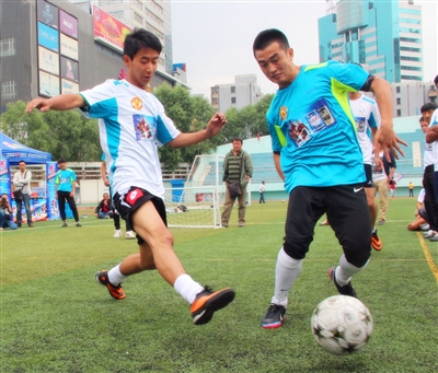 曼联对狼队的预测首发阵容：梅努的未来抉择，约罗强势回归