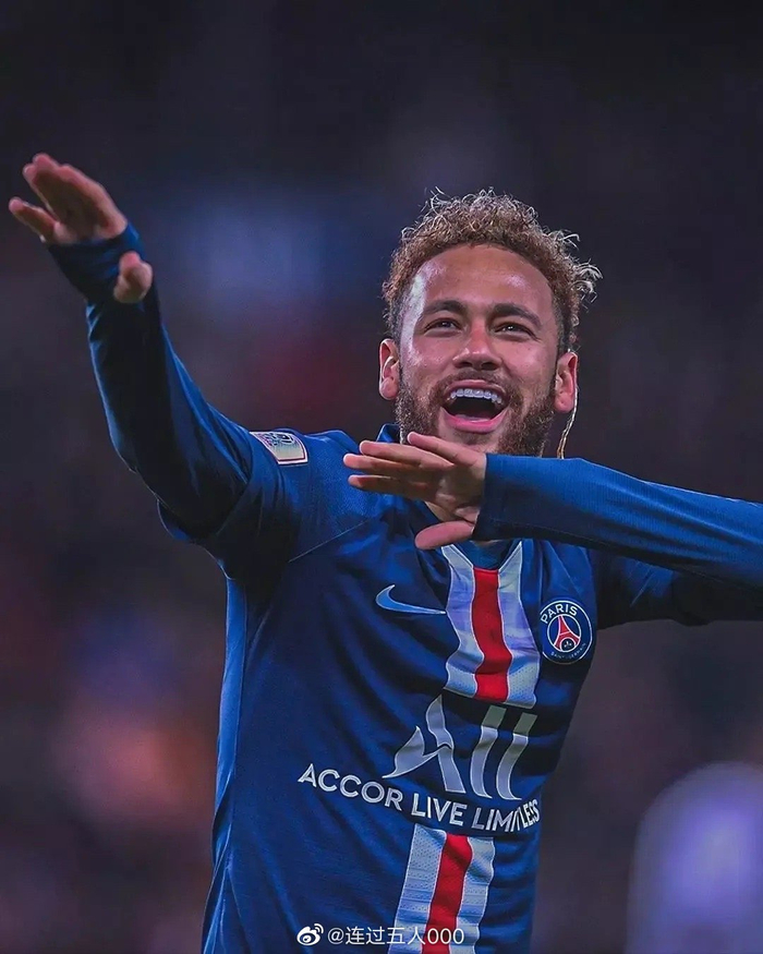 姆巴佩手指骨折不下火线！皇马精神传承者誓死一战 伯纳乌球迷爆发不满