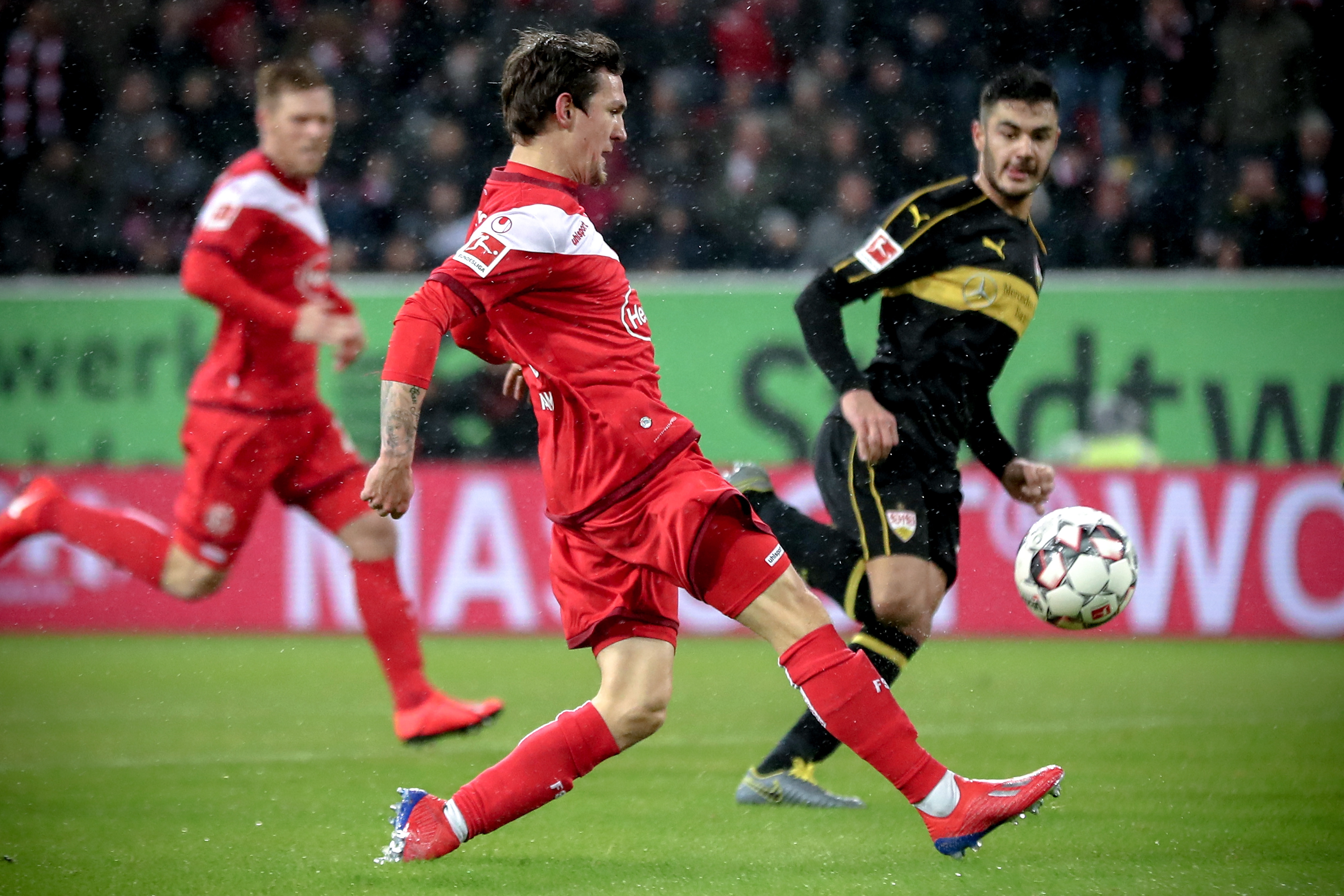 皇马vs曼城半场数据：射正1-5，控球率曼城领先