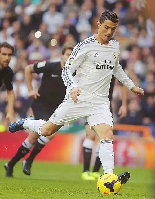 英媒：曼联对多特边锋阿德耶米感兴趣，但球员倾向于加盟阿森纳