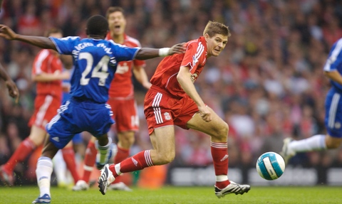 2-0！开场破门+补时补刀 核心+中卫双双伤退 13.1亿豪门17场不败