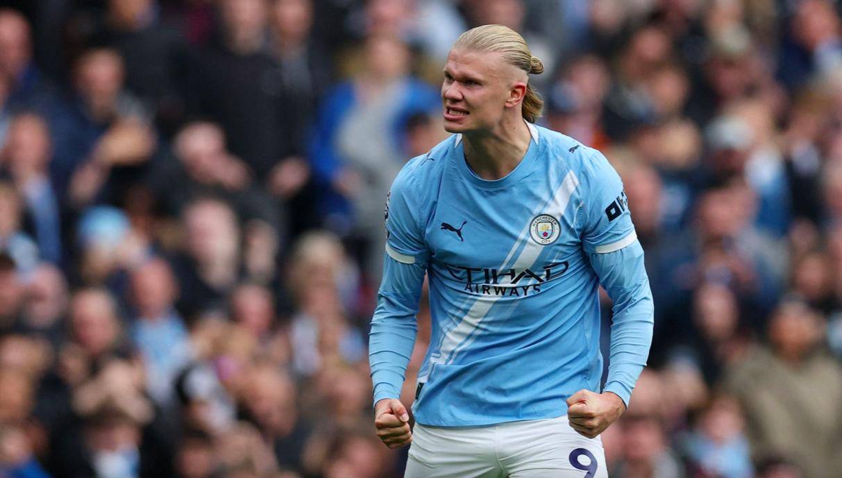 梅西杯开战，梅西和苏亚雷斯现场观战巴萨U16和河床U16的比赛